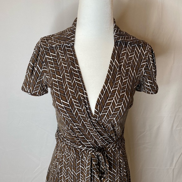 BCBG Short Sleeve Wrap Dress - Picture 4 of 6